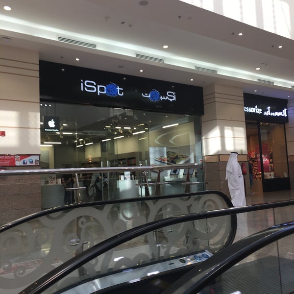 รูปภาพถ่ายที่ Ezdan Mall โดย Jad M. เมื่อ 5/13/2016