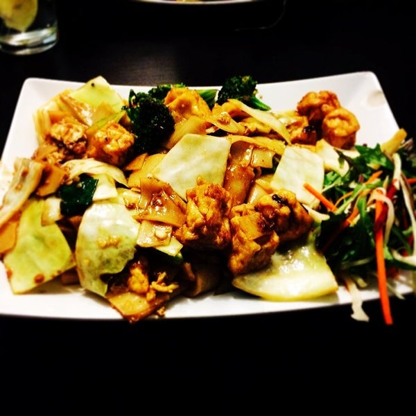 Photo prise au Spice and Dice Thai Restaurant par Liza le2/18/2014