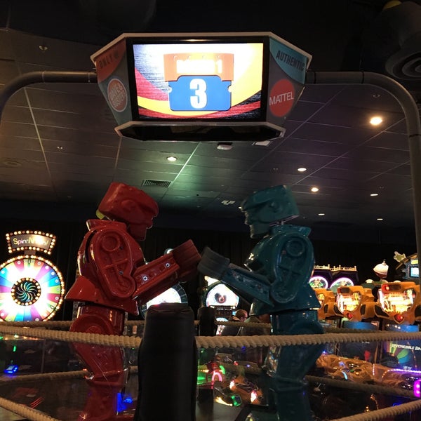 Photo taken at Dave &amp; Buster&#39;s by Mia on 3/28/2017