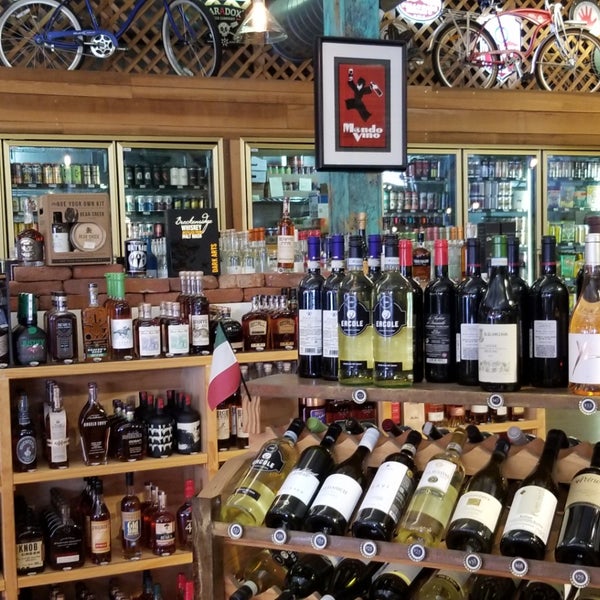 Mondo Vino Liquor Store in West Highland