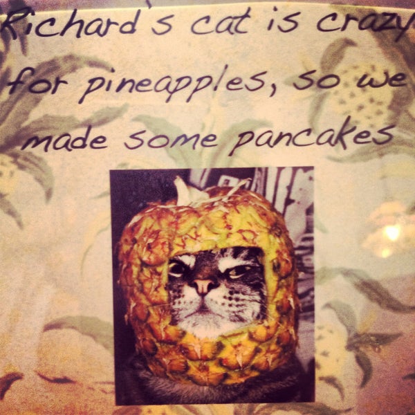 Das Foto wurde bei Richard Walker&#39;s Pancake House von Jessica H. am 5/12/2013 aufgenommen