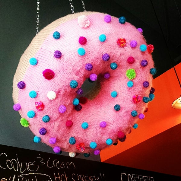 Foto diambil di Sugar Shack Donuts &amp; Coffee oleh Melissa pada 1/31/2015