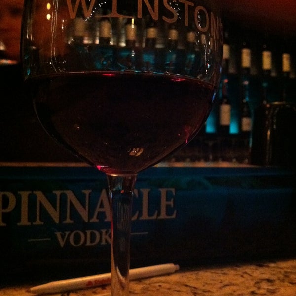 Снимок сделан в Winston&#39;s Wine Bar пользователем Shawndra R. 2/27/2013