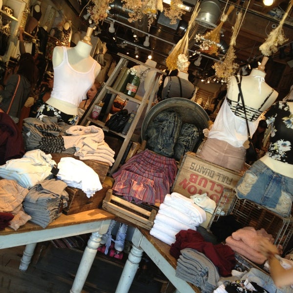 Photos at Brandy Melville Downtown Santa Monica 11 tips from 1500