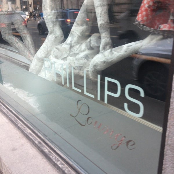 รูปภาพถ่ายที่ Phillips Lounge โดย Antoine G. เมื่อ 2/26/2013