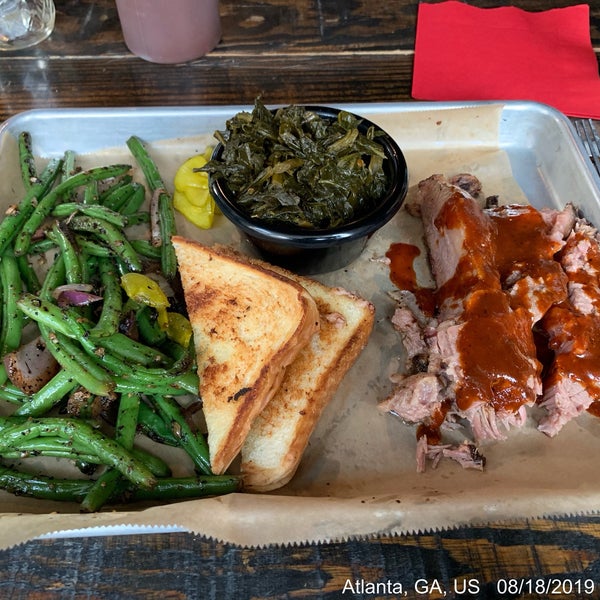 Foto scattata a Sweet Auburn Barbecue da J Scott O. il 8/18/2019