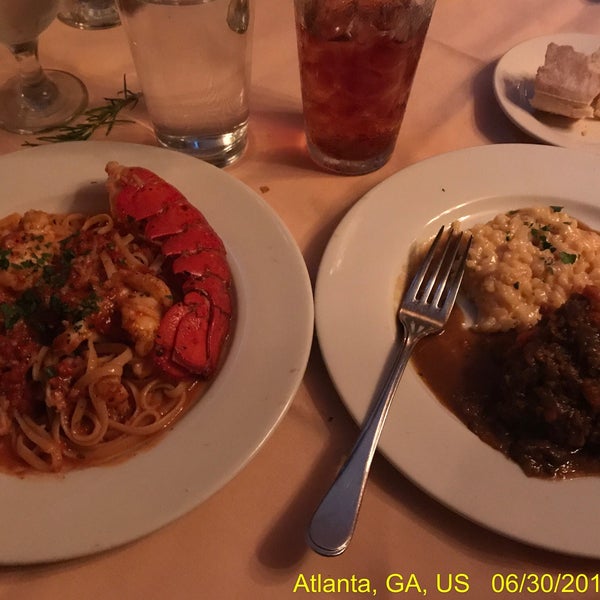 Das Foto wurde bei Nino&#39;s Italian Restaurant von J Scott O. am 7/1/2017 aufgenommen