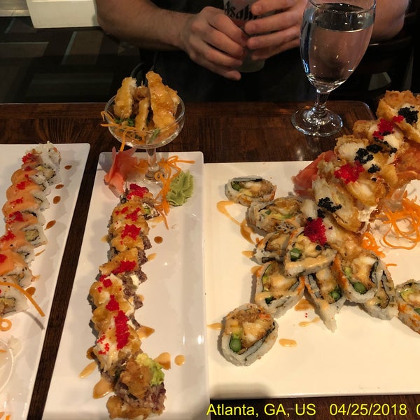 Foto tomada en Rain Thai and Sushi Bar  por J Scott O. el 4/26/2018