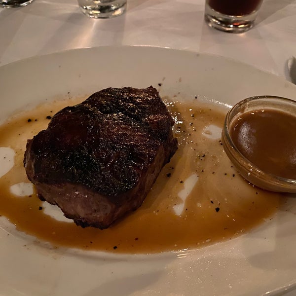 Foto scattata a Kevin Rathbun Steak da J Scott O. il 12/28/2019