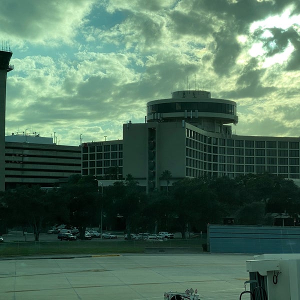 Photo taken at Tampa Airport Marriott by J Scott O. on 12/10/2019
