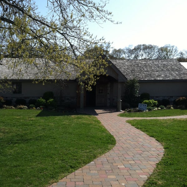 รูปภาพถ่ายที่ Hawk Haven Winery โดย Jeff O. เมื่อ 4/26/2013