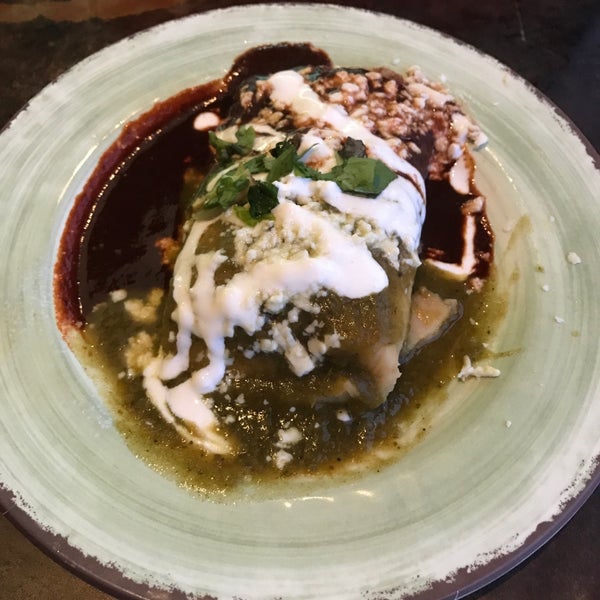 Das Foto wurde bei La Palapa, Mexican Cuisine &amp; Mezcal Bar von Kate V. am 9/25/2018 aufgenommen