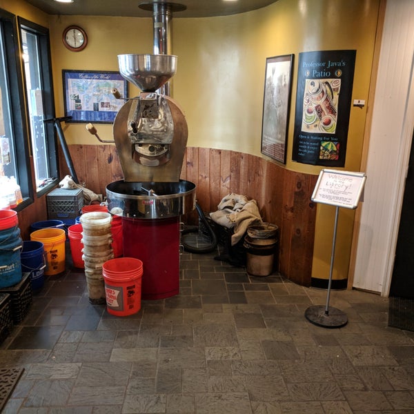 Foto tirada no(a) Professor Java&#39;s Coffee Sanctuary por Rami M. em 5/1/2018