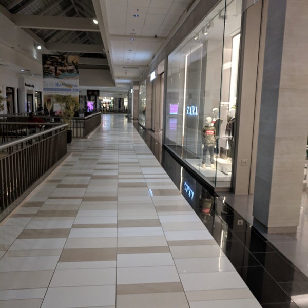 3/19/2018 tarihinde Rami M.ziyaretçi tarafından Crossgates Mall'de çekilen fotoğraf
