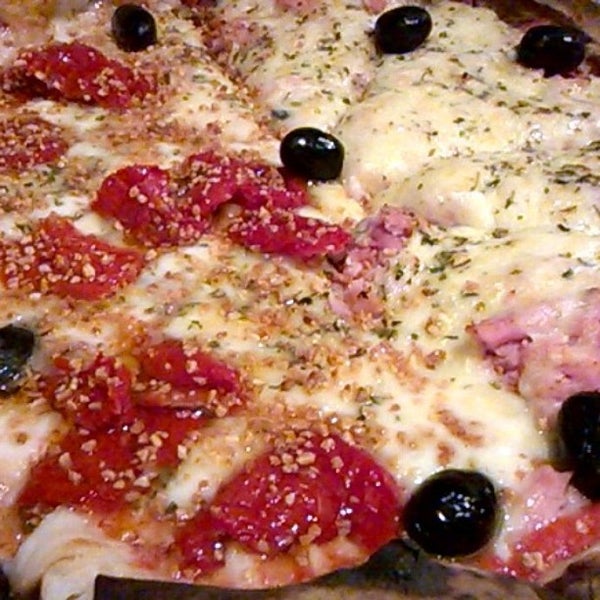 Foto tirada no(a) Bongiorno Pizzaria por marcio b. em 3/18/2015