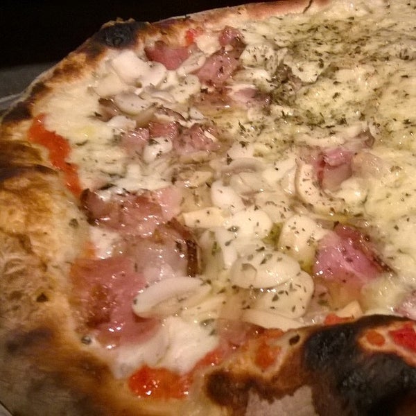 Foto tirada no(a) Bongiorno Pizzaria por marcio b. em 4/11/2015