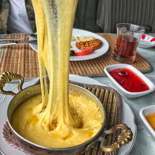 Photo taken at Kayadibi Saklıbahçe Restoran by Selin Ö. on 5/4/2017