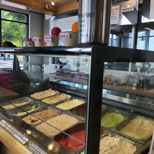 6/27/2018 tarihinde Sang🍕🍟🍜 R.ziyaretçi tarafından Little Giant Ice Cream'de çekilen fotoğraf