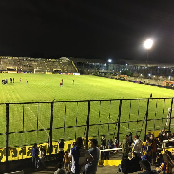 Estadio Don León Kolbovski  Agropecuario, Sportivo Barracas