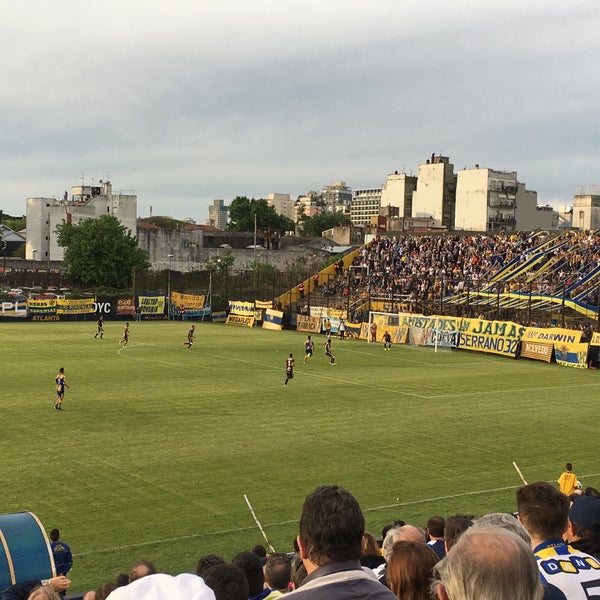 File:Estadio Don León Kolbowsky, del Club Atlético Atlanta..jpg - Wikimedia  Commons