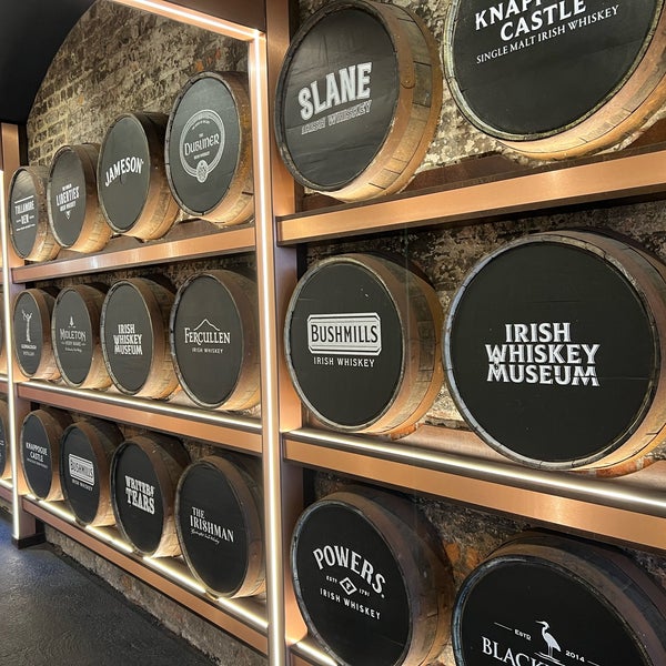 Photo taken at Irish Whiskey Museum by Leonardo F. on 8/6/2022
