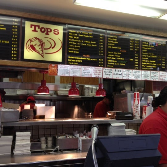 10/8/2012 tarihinde Tin C.ziyaretçi tarafından Tops Burger'de çekilen fotoğraf