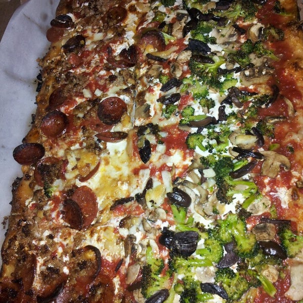 Das Foto wurde bei Patsy&#39;s Pizzeria von pai am 10/20/2013 aufgenommen