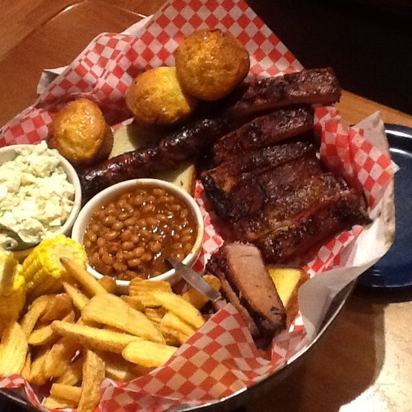 Everyvtime i am here in el Paso and visit famous daves is actually pretty good if you are into meat!