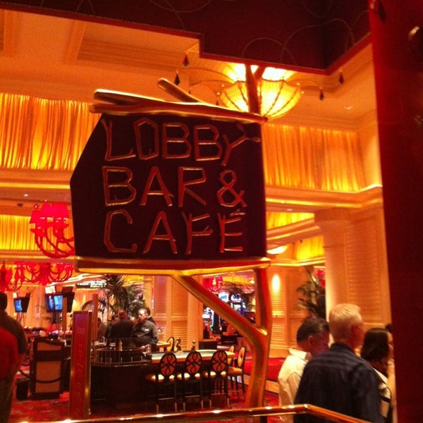11/4/2013 tarihinde Paul S.ziyaretçi tarafından Encore Lobby Bar &amp; Cafe'de çekilen fotoğraf