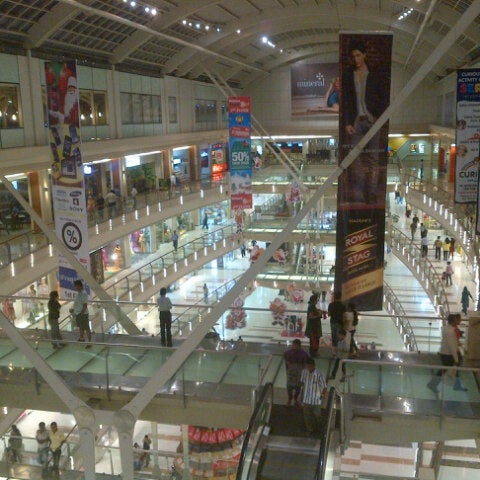 Снимок сделан в Korum Mall пользователем Hemang M. 12/18/2012