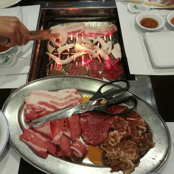 6/16/2013 tarihinde Jason A.ziyaretçi tarafından Sura Korean BBQ Buffet'de çekilen fotoğraf