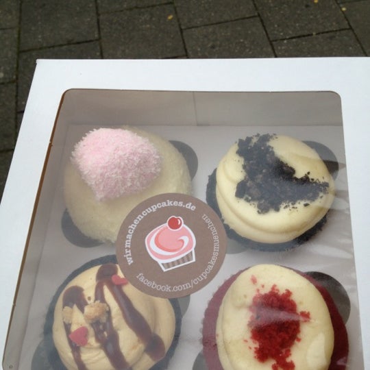 รูปภาพถ่ายที่ Wir Machen Cupcakes โดย Mathey เมื่อ 10/4/2012