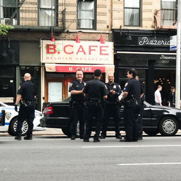 5/28/2017 tarihinde Tim Y.ziyaretçi tarafından Pizzeria Sirenetta'de çekilen fotoğraf