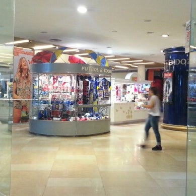 Photo prise au Mendoza Plaza Shopping par Carina C. le11/21/2012
