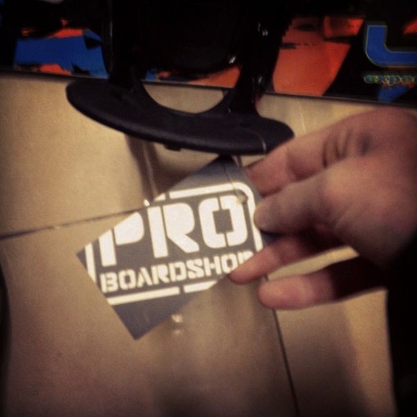 Снимок сделан в Pro Boardshop пользователем 📷Alex S. 12/10/2013