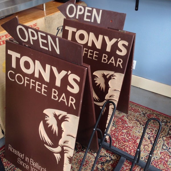 Foto diambil di Tony&#39;s Coffees &amp; Teas oleh Germán M. pada 4/22/2014