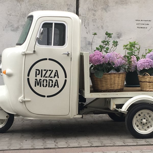 Foto tirada no(a) Pizza Moda por Pelin em 4/4/2017
