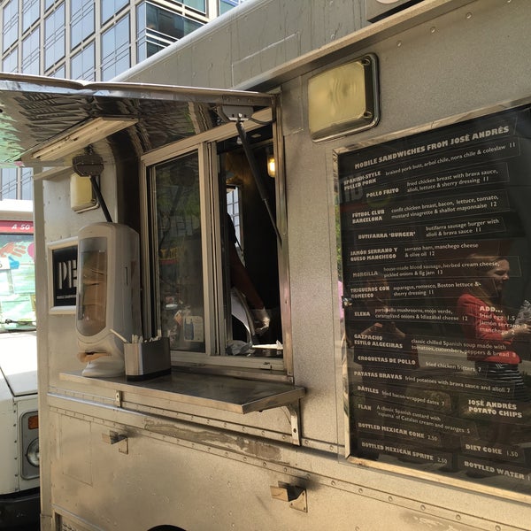 Photo taken at Pepe Food Truck [José Andrés] by Isa L. on 4/19/2016