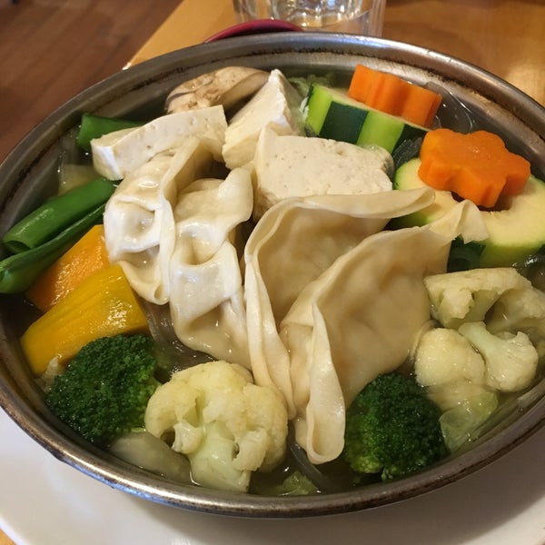 Foto scattata a Cha-Ya Vegetarian Japanese Restaurant da Anil B. il 11/3/2017