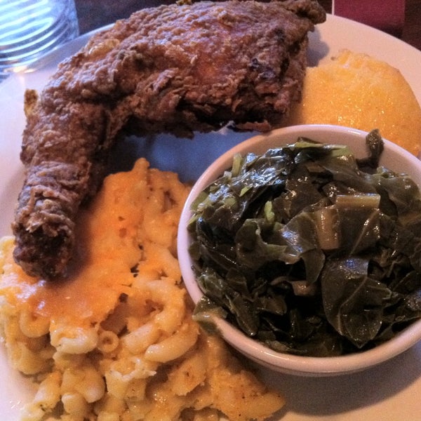 Das Foto wurde bei Samantha&#39;s Southern Cuisine von Briszeida B. am 3/29/2013 aufgenommen