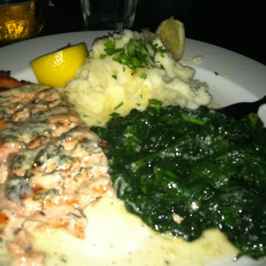 Снимок сделан в Borough Restaurant пользователем Briszeida B. 10/4/2012