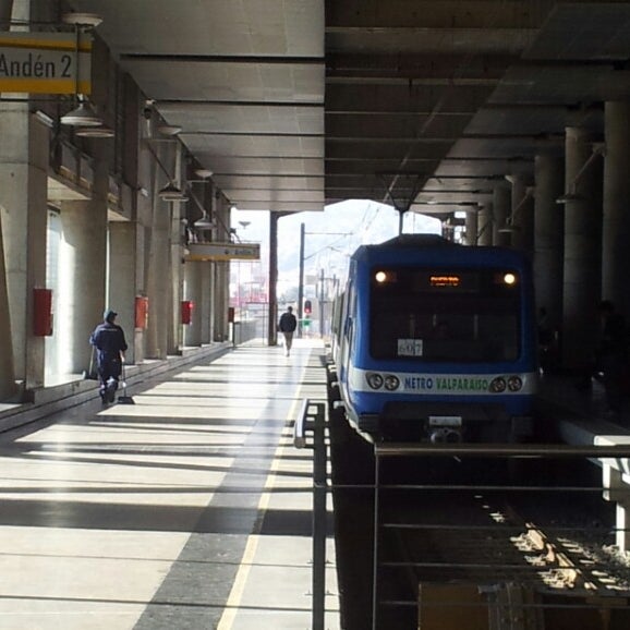Снимок сделан в Metro Valparaíso - Estación Puerto пользователем Paola D. 4/11/2013