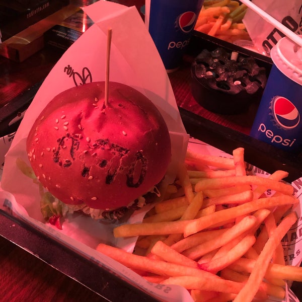Foto tirada no(a) Ottobros Burger &amp; Cafe por Filiz G. em 2/18/2020