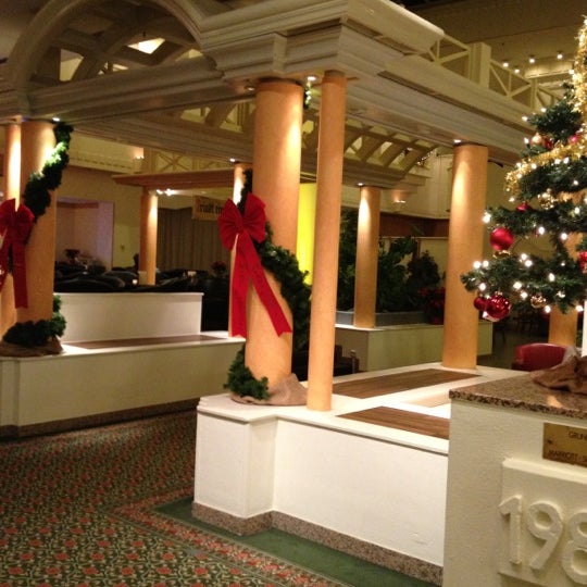 Photo taken at Stuttgart Marriott Hotel Sindelfingen by Dan V. on 12/6/2012
