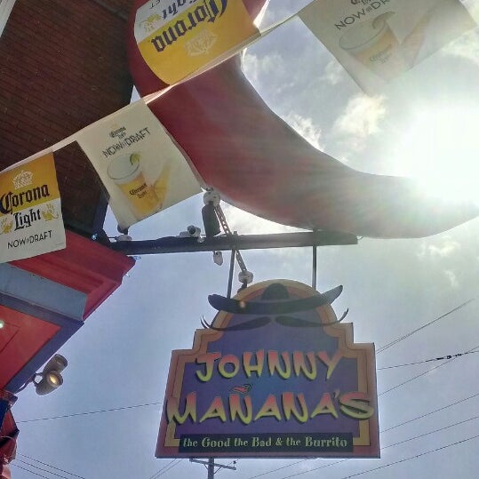 Photo prise au Johnny Manana&#39;s par Christopher B. le10/13/2013