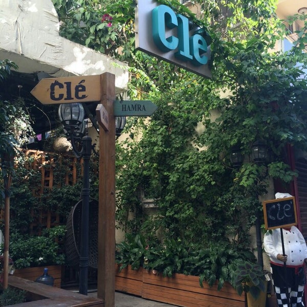 Photo prise au Clé Cafe-Lounge Bar par Jumana H. le10/5/2014