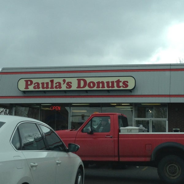 รูปภาพถ่ายที่ Paula&#39;s Donuts โดย Jeremy H. เมื่อ 3/23/2013