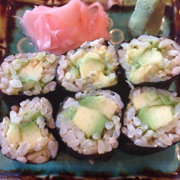 11/15/2013 tarihinde Michelle K.ziyaretçi tarafından Yashi Sushi'de çekilen fotoğraf