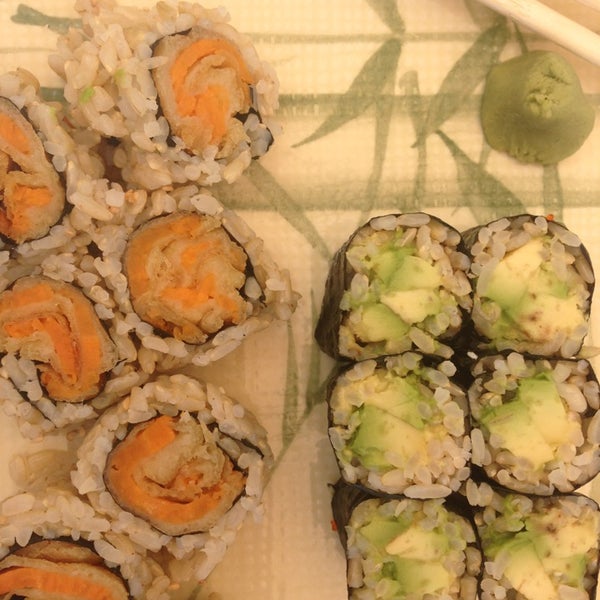 Foto diambil di Yashi Sushi oleh Michelle K. pada 7/8/2013