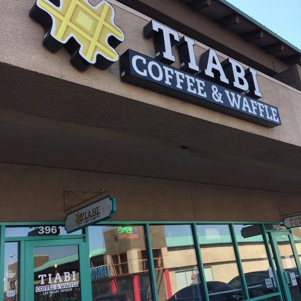 5/10/2016にKimmee A.がTIABI Coffee &amp; Waffle Barで撮った写真